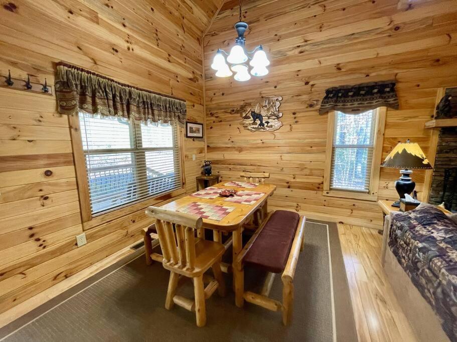 2 Bed Cabin Hot Tub Close To Helen #16 Ngoại thất bức ảnh