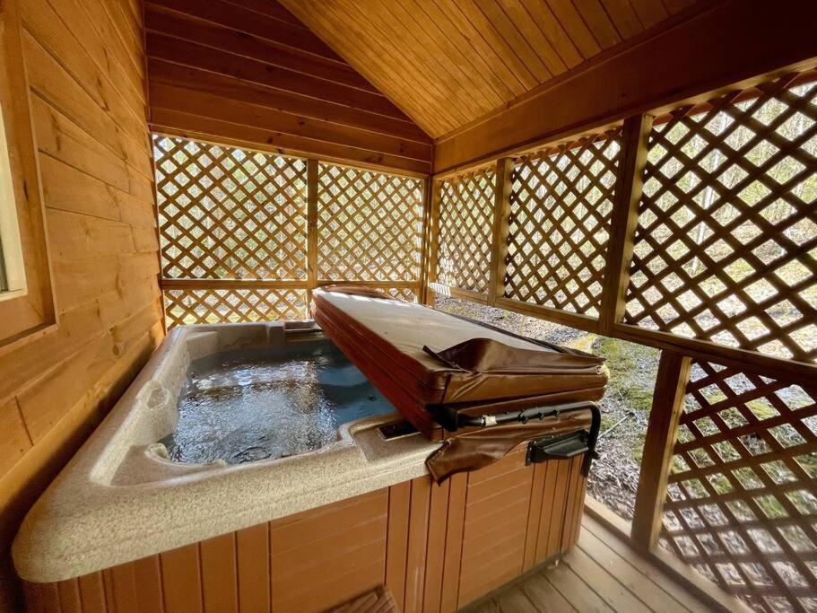 2 Bed Cabin Hot Tub Close To Helen #16 Ngoại thất bức ảnh