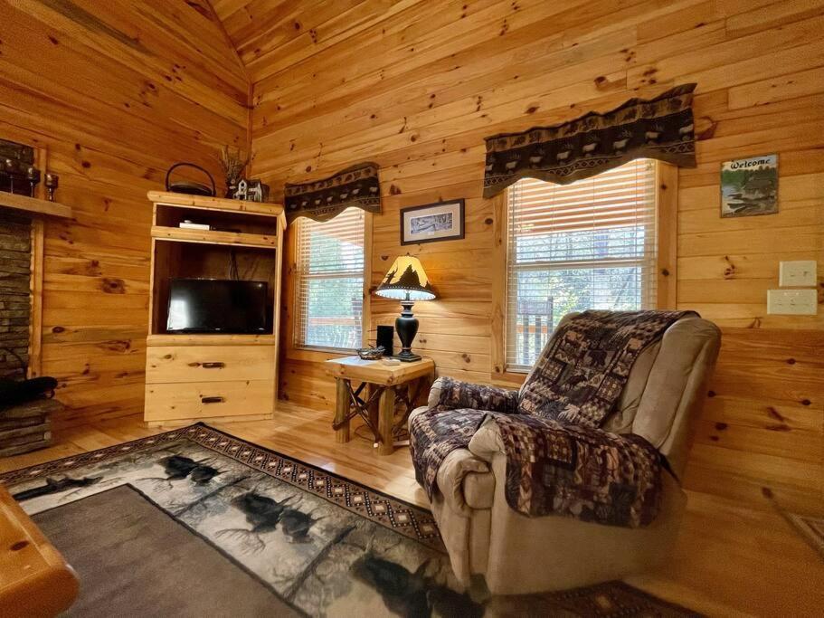2 Bed Cabin Hot Tub Close To Helen #16 Ngoại thất bức ảnh