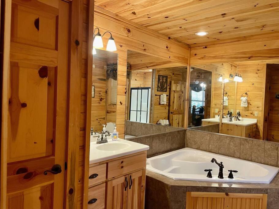 2 Bed Cabin Hot Tub Close To Helen #16 Ngoại thất bức ảnh